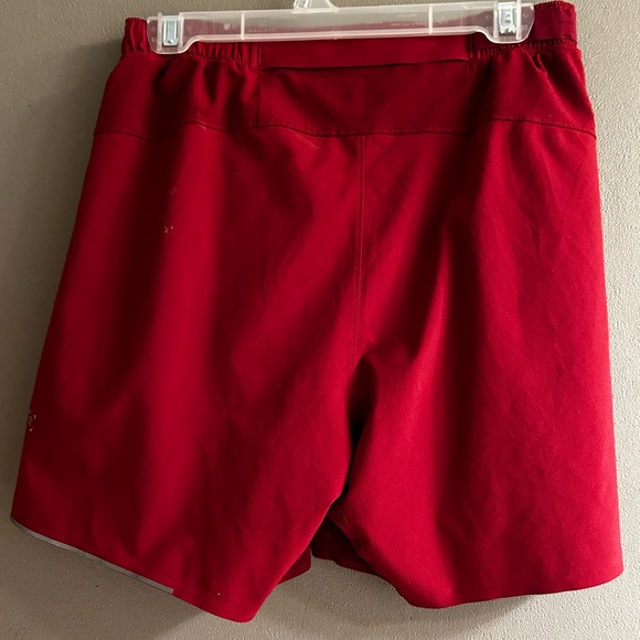 LULULEMON Men’s Small Burgundy 7” inseam light weight shorts Running shorts - Picture 2 of 5